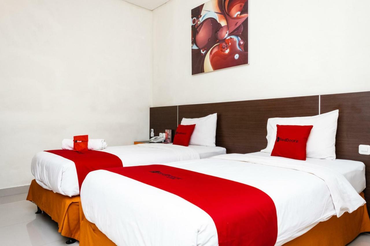 RedDoorz @ Pelita Raya Rappocini Hotel Makassar Bagian luar foto